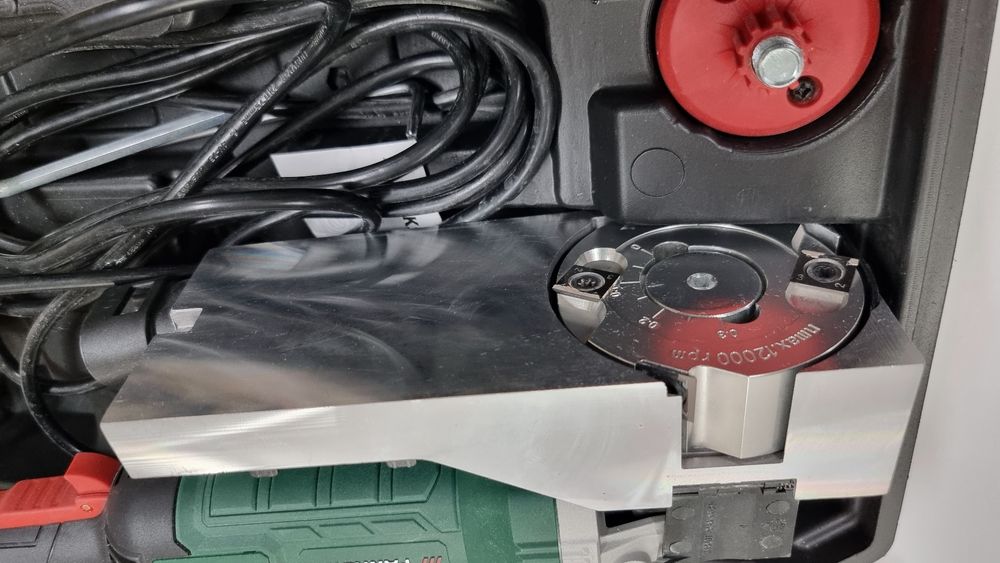 Masina slefuit, rindea indepartat vopsea