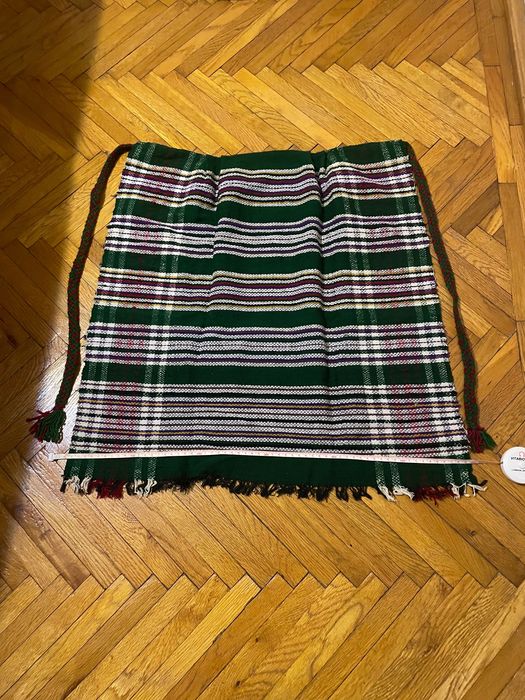 Fote din lana țesute la razboi