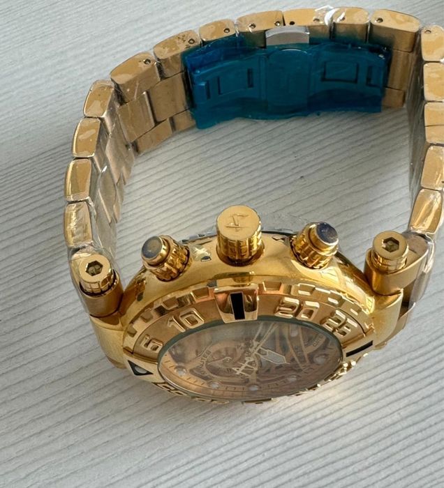 Продам часы новые не дорого