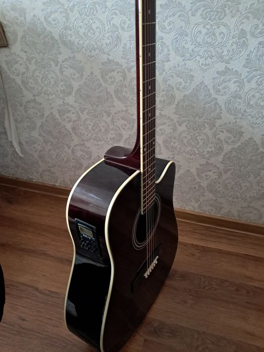 Продам гитару акустиескую