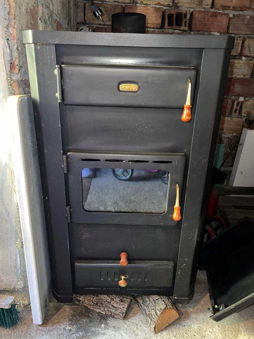 Отоплителен уред за твърдо гориво