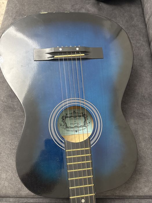 Продам гитару в отличном состоянии