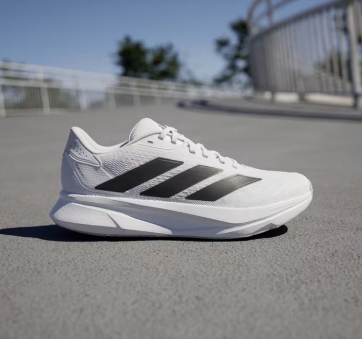 Подаются ОРИГИНАЛЬНЫЕ adidas  привезены ис США.