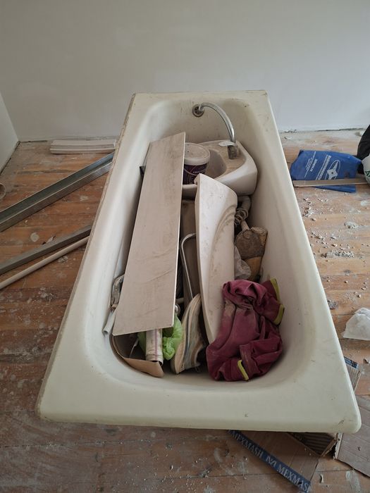 Продам б/у Ванна и Умивалник и Унитаз 3/1 ном