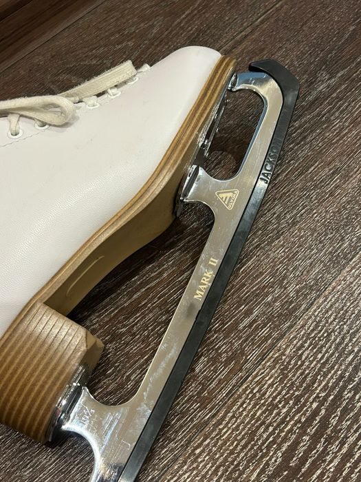 Фигурные коньки Jackson JC500