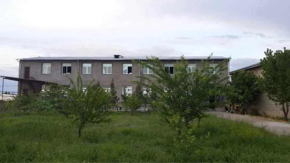 Продается отдельно стоящее здание. 20 соток.