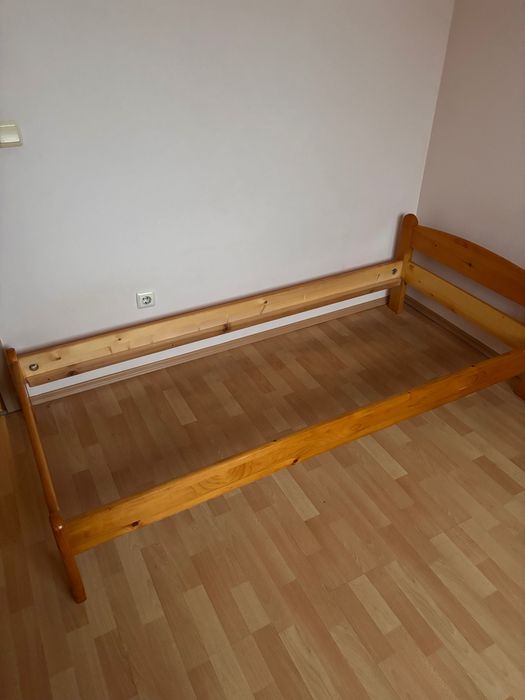 Единично легло от масив 82х190