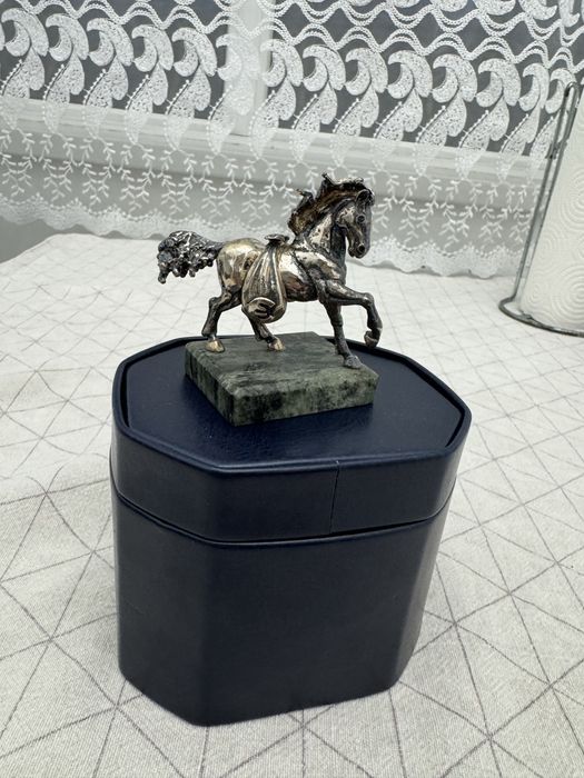 Серебренный конь