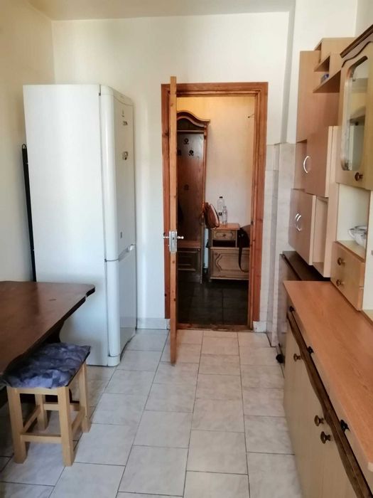 PROPRIETAR - GARA/BILLA - Camera mare(living) in apartament 4 camere