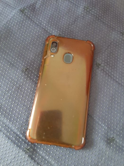 Самсунгн А40 смартфон