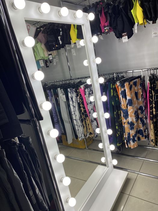 Зеркало напольное с подсветкой