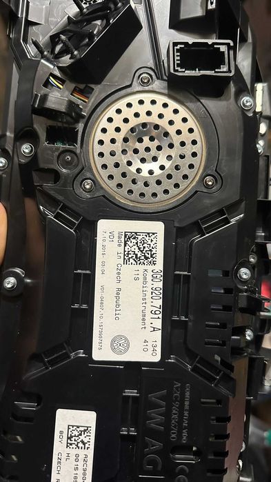Продавам оригинално дигитално табло 3G0 920 791 A за VW Passat B8