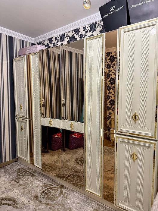 Спальни мебел сотилади