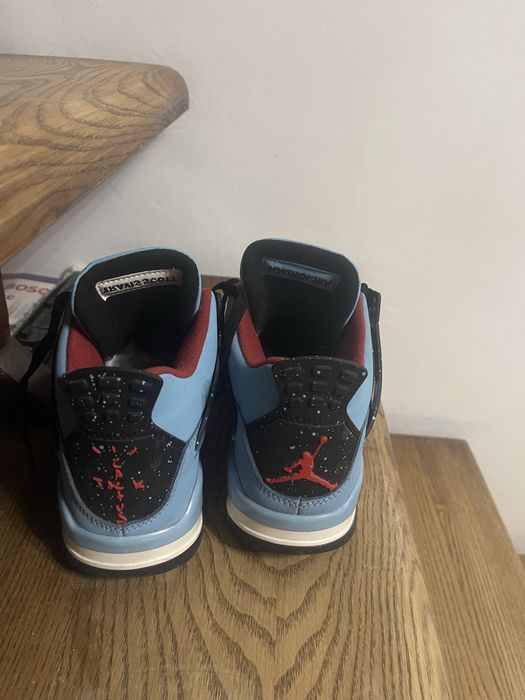 Jordan 4 travis scott
