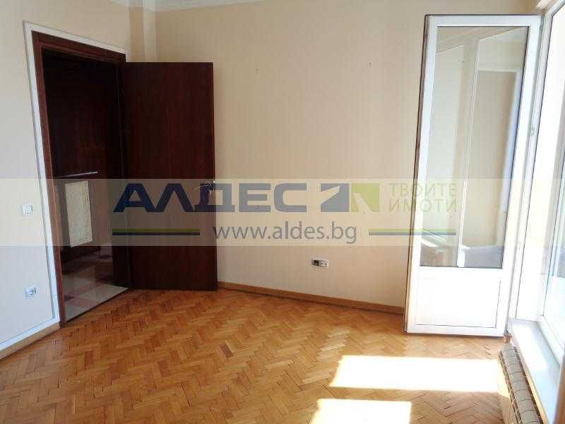 Дава се под наем Офис в София, Център - 215 кв.м за 1396.38 € - Снимка #10