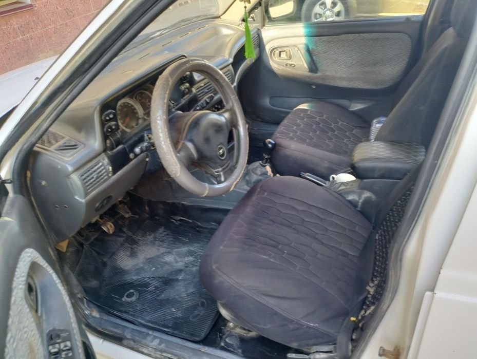 Продается машина 1999