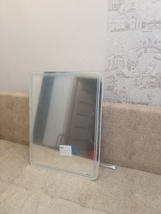 Продам тумбу с зеркалом