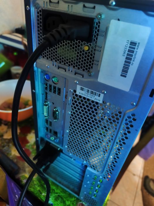 Vând Fujitsu i7 Windows instalat