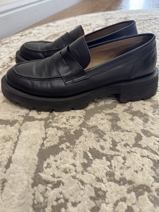 Продам лоферы черные