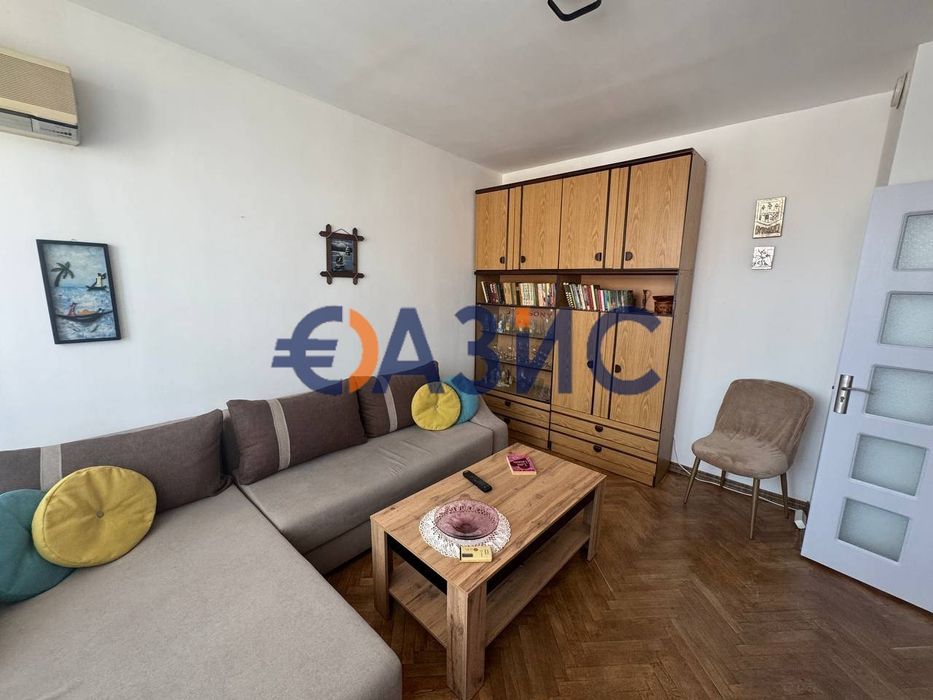 Продава се Тристаен апартамент в Бургас, Център - 50 кв.м за 2900 €/кв.м - Снимка #2