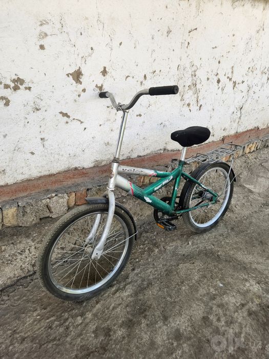 Velik velosiped sotiladi