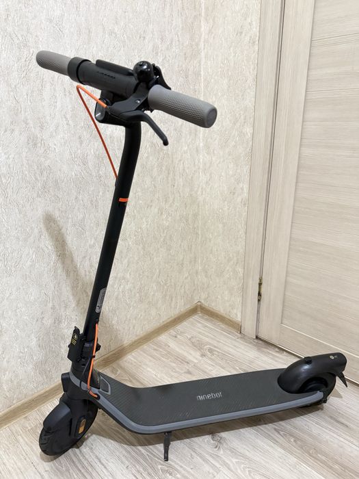 Продам электросамокат Ninebot E2 plus