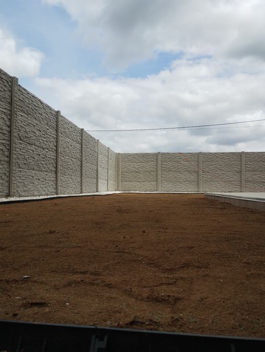 Gard de beton   de placi