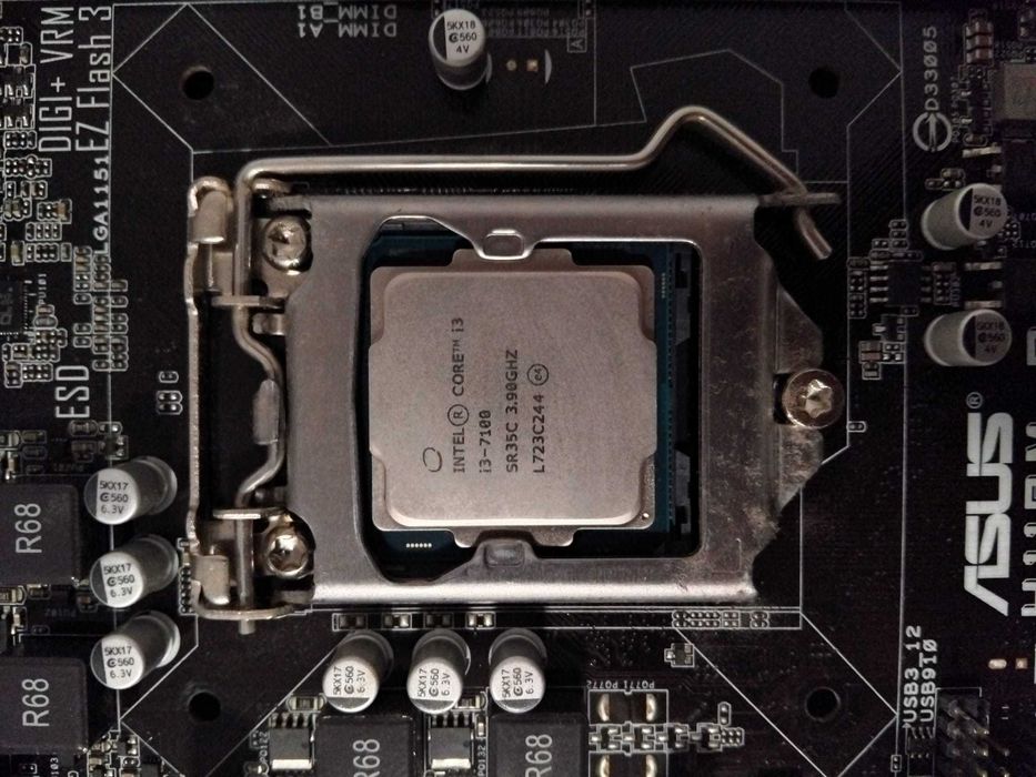 Procesor Intel i3 7100 3.9GHZ