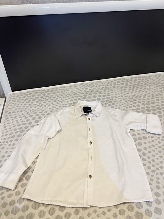 Продавам всичко от снимката на марките :  Calvin Klean,Moncler,Burberry,Nike,Adidas.
