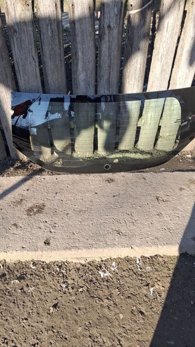 Luneta spate dacia duster 1.6 16 v benzina 2013