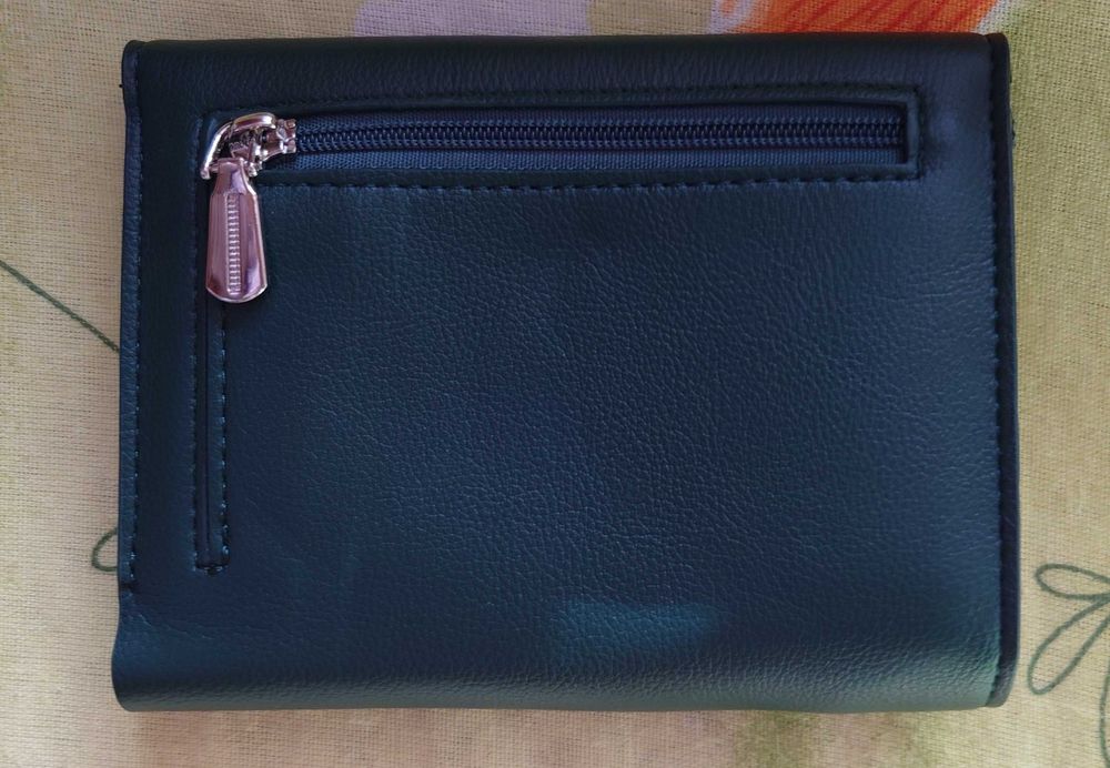 Малък кожен портфейл