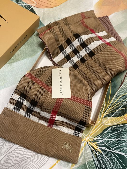Set caciula si fular, Burberry