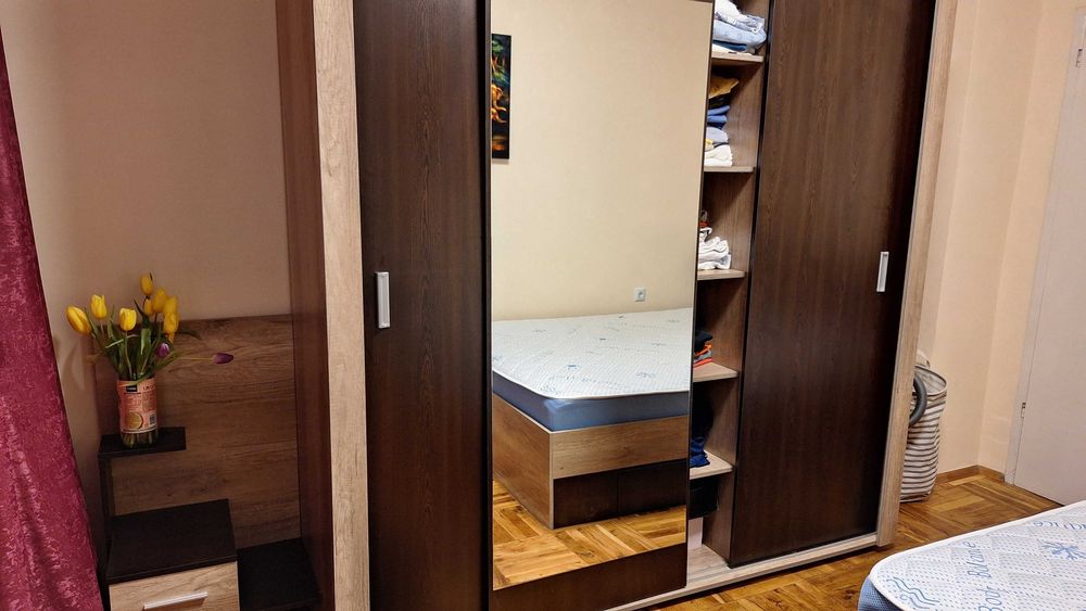 Спален комплект - спалня, матрак, гардероб, скрин и 2 шкафчета.