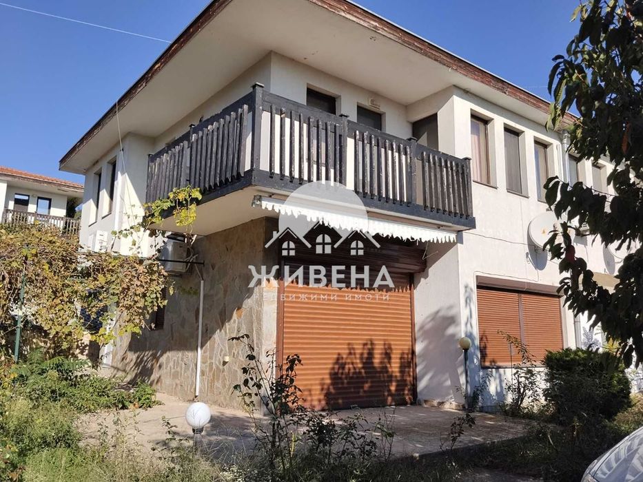 Продава къща-близнак в с. Рогачево