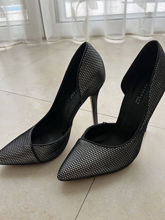 Дамски обувки с висок ток