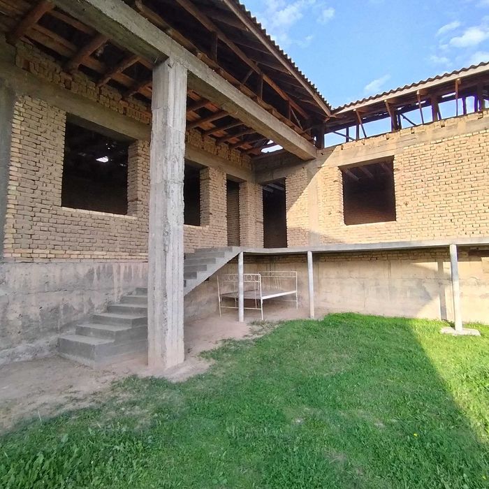 Andijon tumanida hovli uy sotiladi