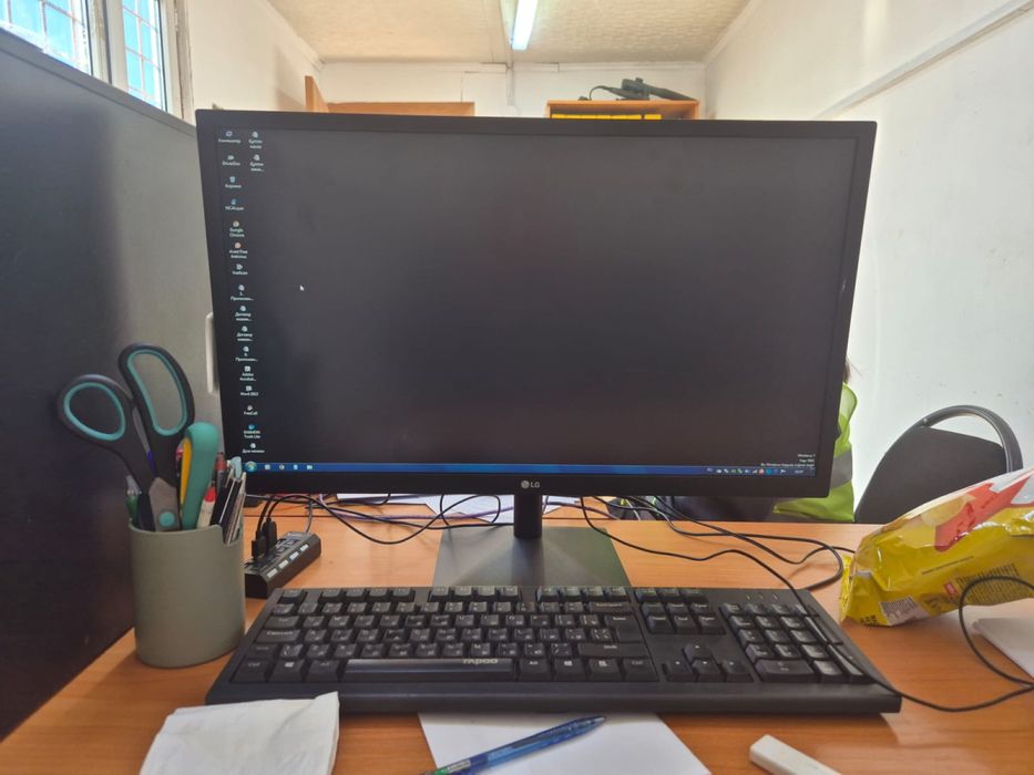 Монитор с процессором в отличном состояние.