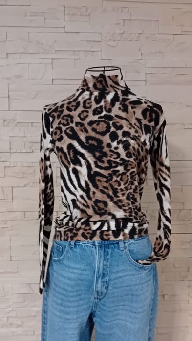 Bluza pe gat, in nuante  de maro , foarte draguta.
