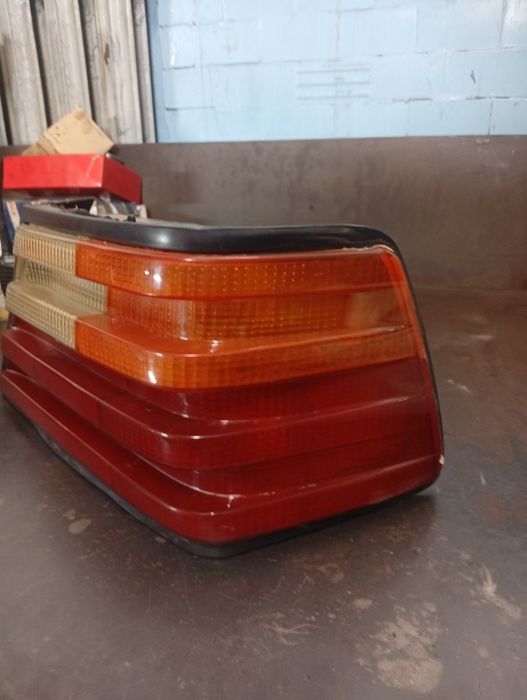 Задний плафон на Мерседес 124