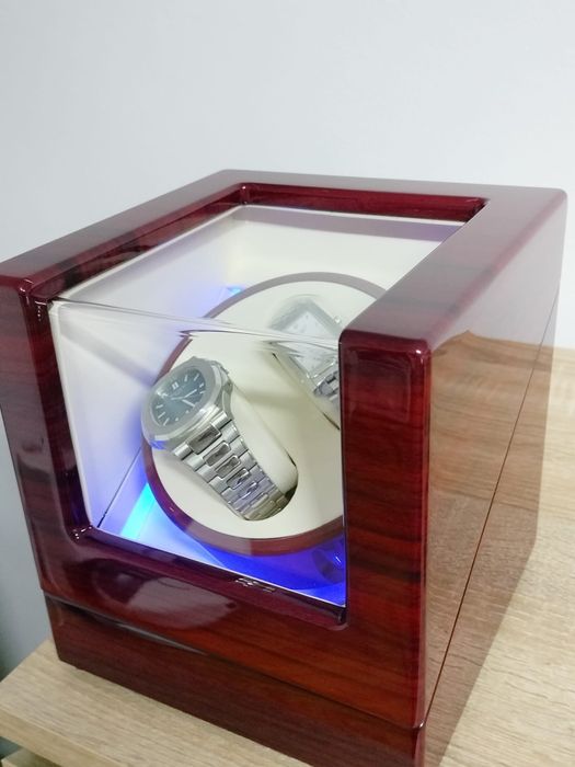 Cutie rotativa de ceasuri cu luminite