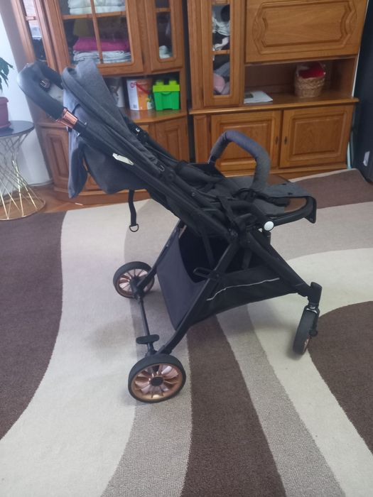 Vând cărucior pentru copii