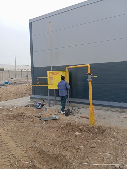 Выполняем сварочные работы. Монтаж газовых труб