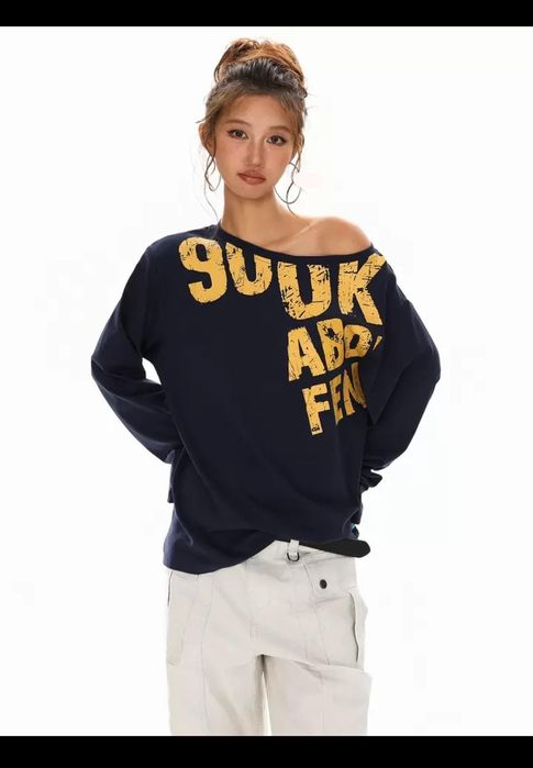 Лонгслив с спушенным плечем, брюки багги
Бр