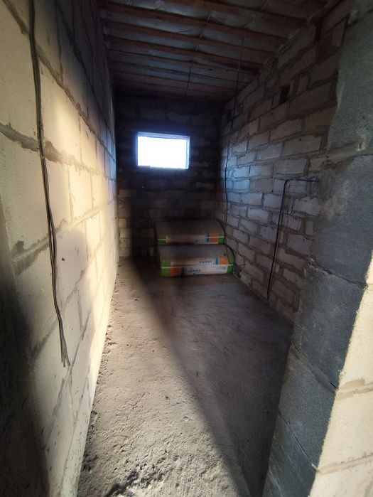 Дом недостроенный с участком продам