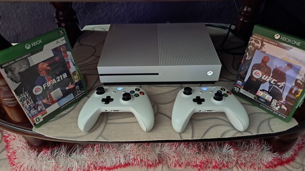 XBOX one S. 1Тб.