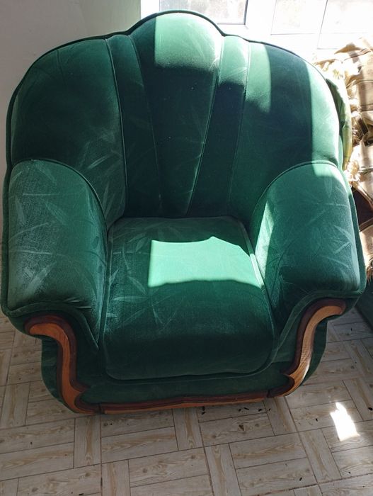 Диван с двумя креслами продается