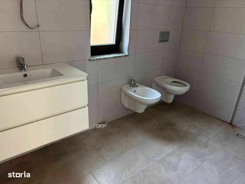 Vilă modernă P+Etaj 
Str.Aeroportului-Bacau ( la cheie)