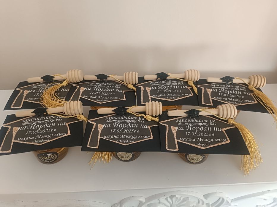 Подаръчета за гости бурканчета с мед за абитуриентски бал и други