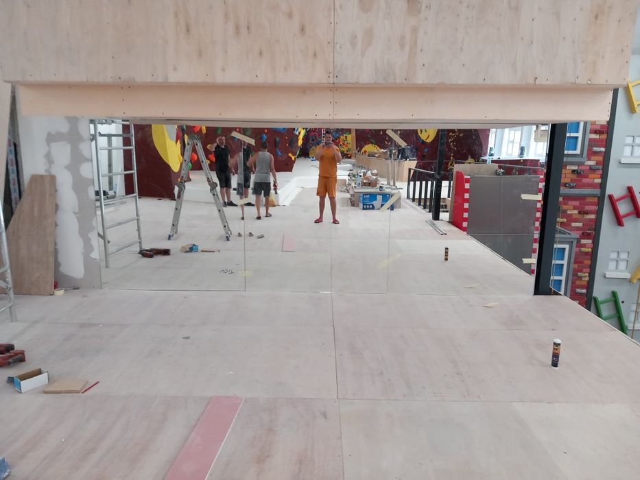 Geamgiu , tăiem si montăm geamuri la domiciliu , oglinzi