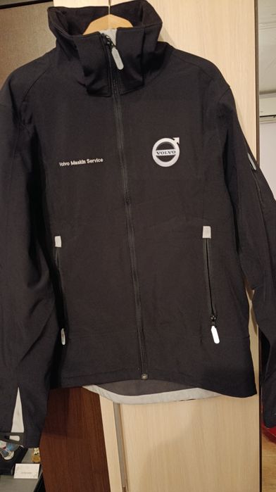 Чисто ново яке Волво